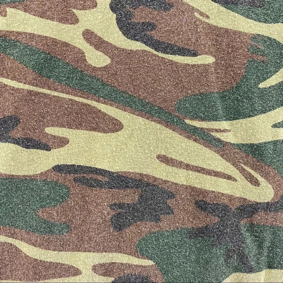 Camo Tee Shirt 👦👧🏾 - Picture 2 of 5